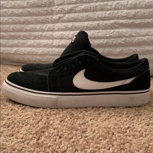 Men’s Nike Shoes size 8.5